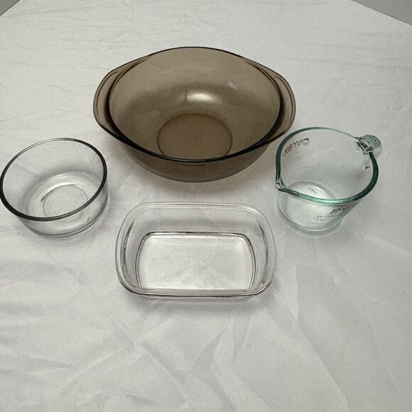 Pyrex Lot Of 4 Pieces Pyrex Measuring Cup, Round Bowl, Square Bowl,large bowl - Picture 2 of 5